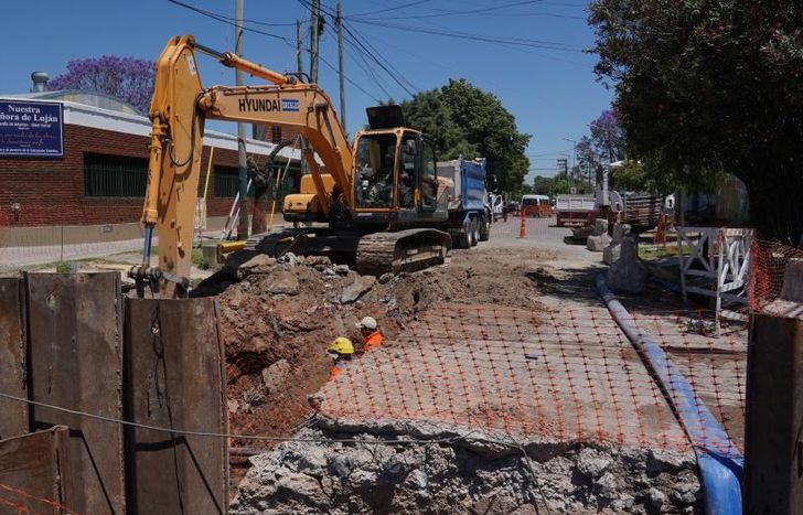 Las cuadrillas trabajan sobre Santa Fe y Pereyra Lucena.