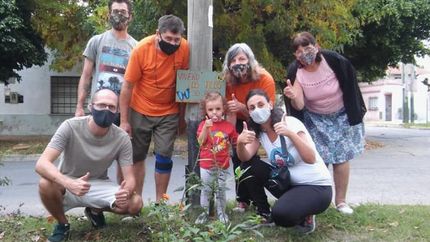 La familia completa se animó a sembrar Memoria.