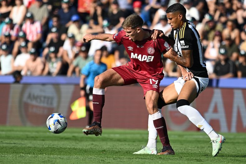 Lanús quiere dar el golpe en el segundo tiempo ante Atlético Mineiro. Lanús quiere dar el golpe en el segundo tiempo ante Atlético Mineiro.