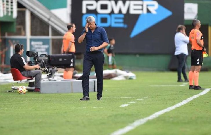 El técnico de Banfield no le reprochó nada a sus jugadores tras la derrota.