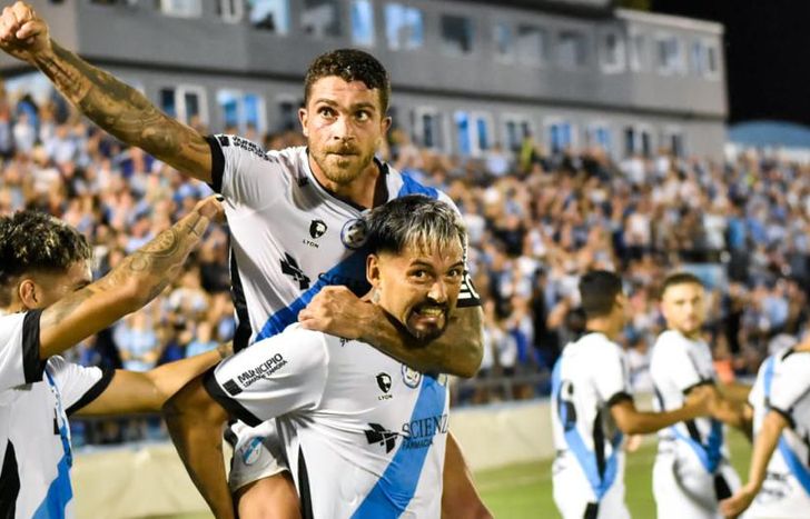 El Gasolero se prende en la pelea.