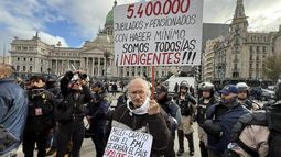 El Estado tiene que garantizar comida, medicamentos y techo.