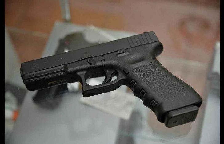 Hay una relación de un arma cada 30,81 personas o 3,33 armas cada 100.