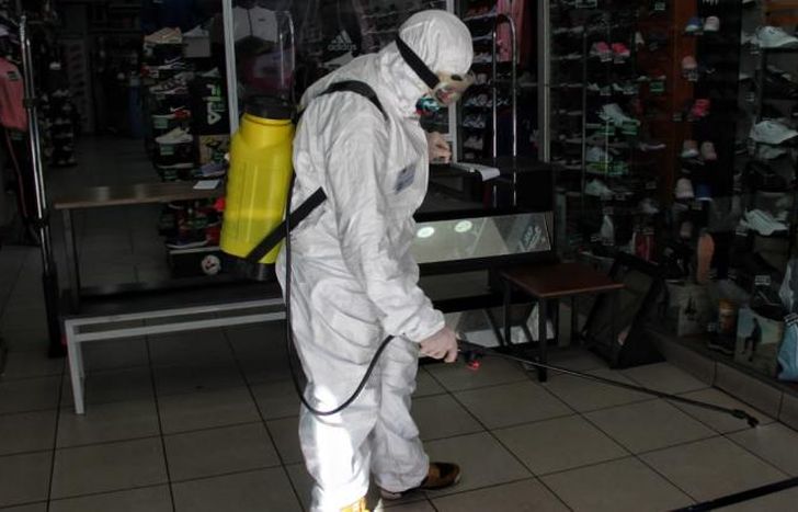 Se hacen desinfecciones en comercios.