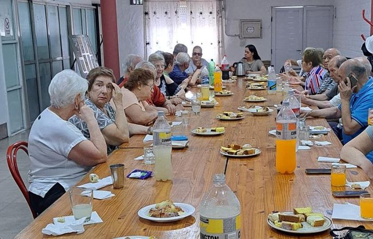 La entrada es gratuita y simplemente hay que asistir con algo para compartir.