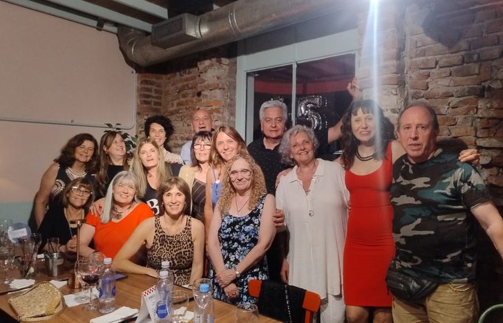 Exalumnos de la institución de Banfield vivieron una noche mágica.