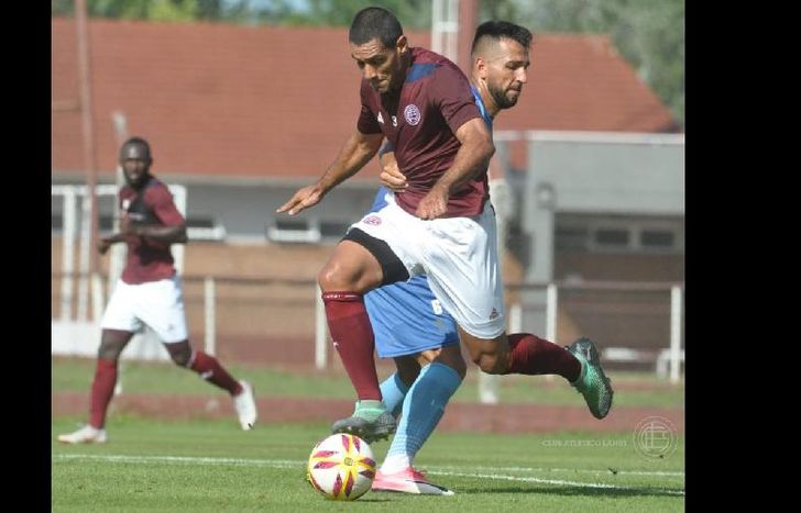 Sand volvió a marcar un gol con la camiseta de Lanús después de un año.