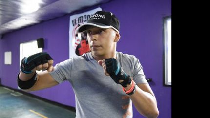 Tiene 32 años y disfruta de entrenar.