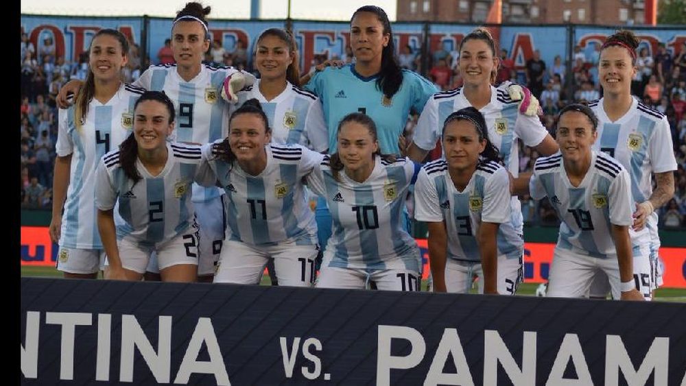 El equipo argentino goleó a Panamá 4-0 y dio un paso clave para llegar al Mundial de Francia.