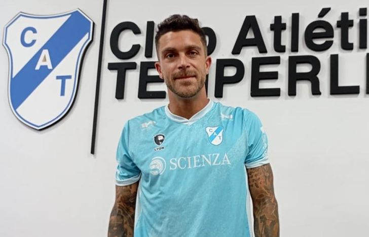 Adrián Arregui continuará un año más en Temperley.