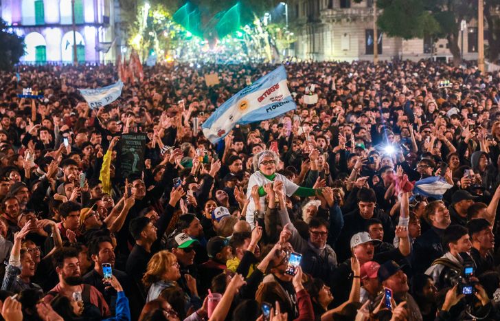 Misa Ricotera en Plaza de Mayo: una multitud despide al Indio Solari.