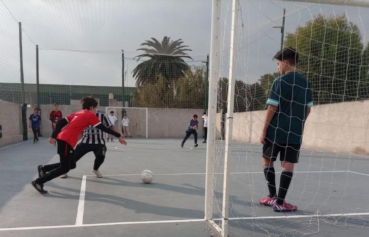 Los chicos y las chicas tendrán la posibilidad de aprender fútbol gratis.