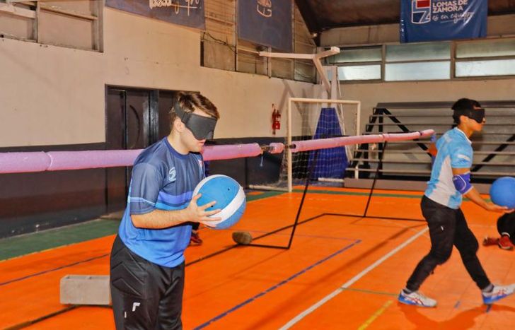 En el Parque de Lomas practican varios deportes.