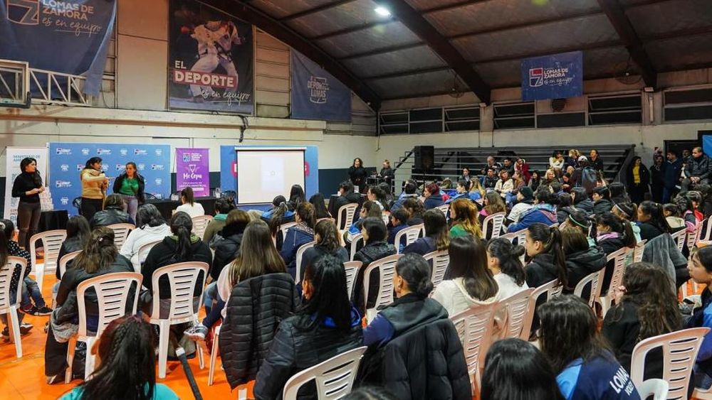 Del lanzamiento participaron más de 200 deportistas lomenses.