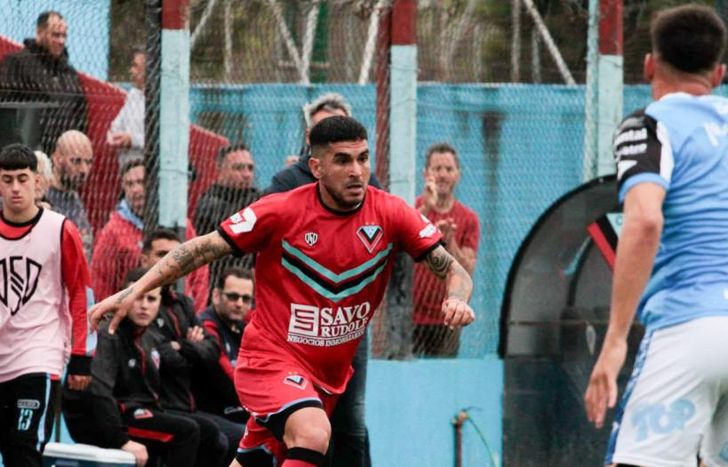 Avanza Sproat y espera Angelini.