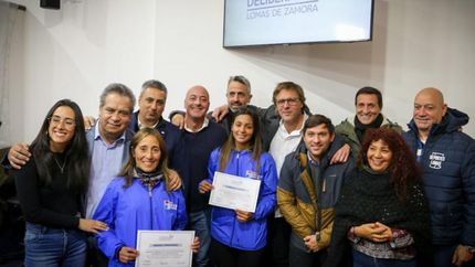 el concejo deliberante reconocio a deportistas lomenses