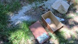 Así hallaron la caja hace tres días.