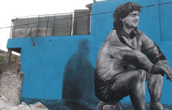 El Diego no podía faltar en las calles de Fiorito.