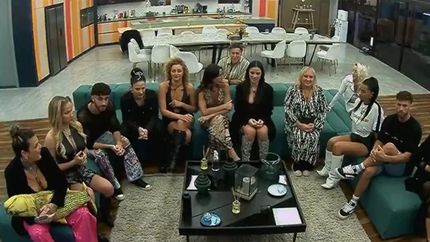 Numerosa placa en Gran Hermano.