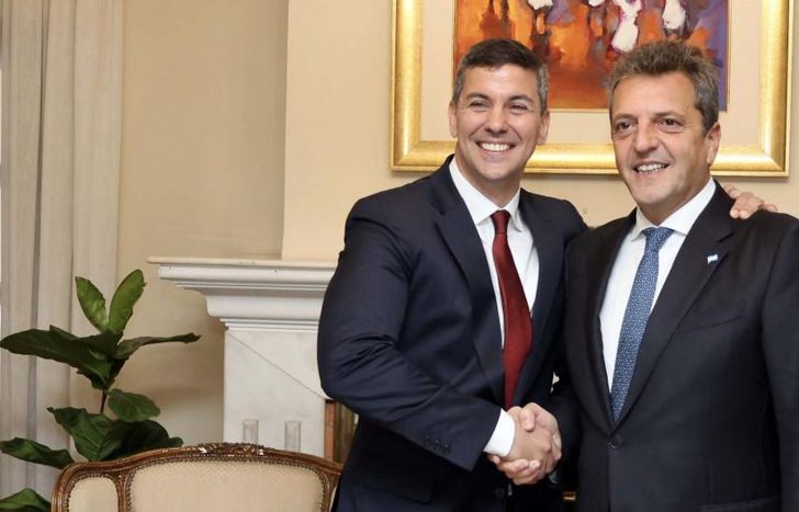 Junto al presidente de paraguay.