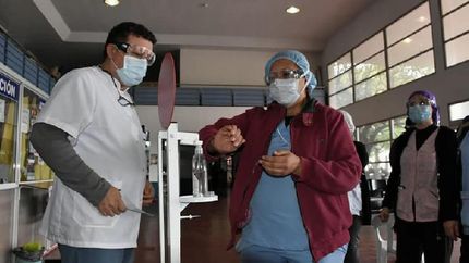 los trabajadores de la cooperativa gotan realizaron una donacion al hospital onativia