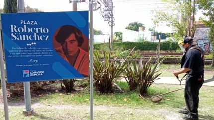 La Plaza está ubicada cerca de la casona en la que vivió Sandro.
