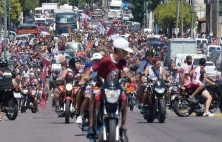 Los hinchas granates brindaron su apoyo antes de la final.