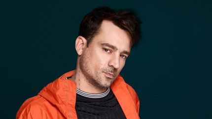 El músico sigue internado.