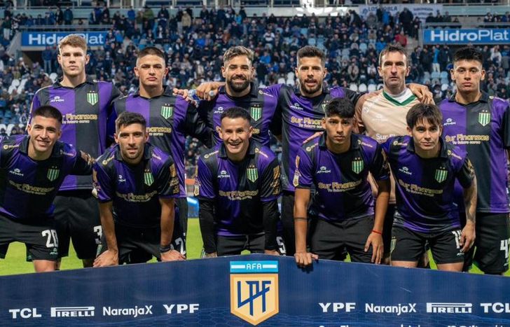 Vélez sigue de cerca a un jugador de Banfield.