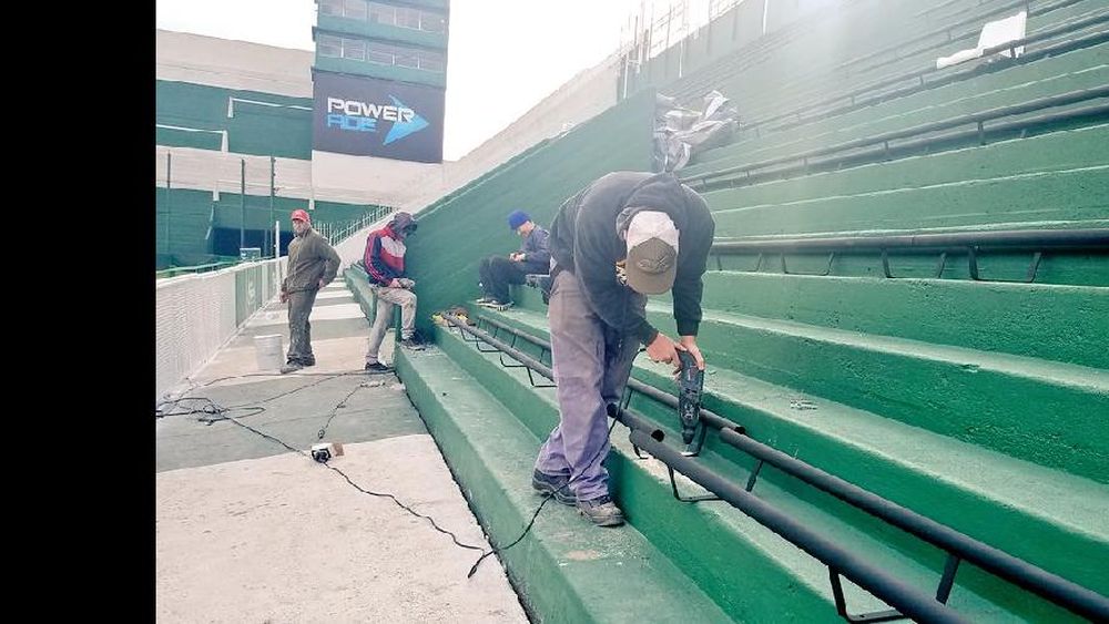 Avanzan los trabajos sobre toda la tribuna Mouriño.