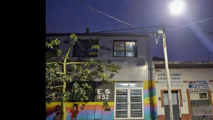 instalan luces led en los accesos de las escuelas y jardines de llavallol