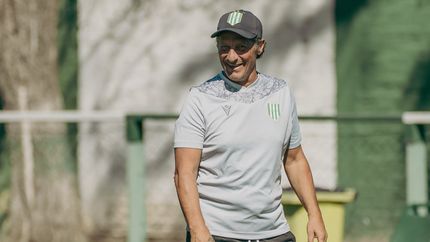 El DT de Banfield y una posición tomada sobre los amistosos. El DT de Banfield y una posición tomada sobre los amistosos.