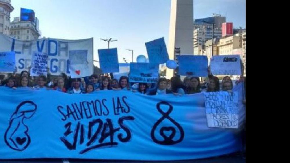 se manifestaron a favor de la decisión del profesional de la salud.