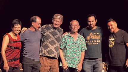 Junto a Hugo Fattoruso y otros artistas.