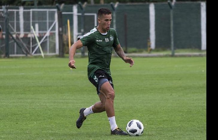 El volante se está recuperando de una rotura de ligamentos.