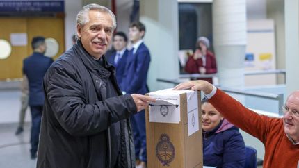 Alberto Fernández votó en la Universidad Católica Argentina.