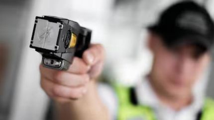 El Ministerio de Seguridad reglamento el uso de las pistolas taser.