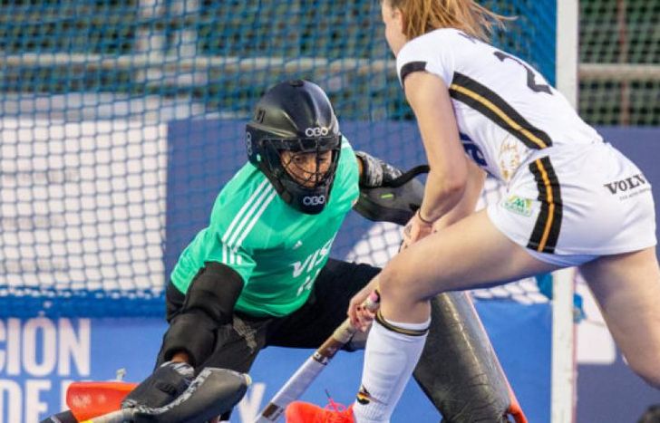 Clara Barberi, arquera de Lomas Athletic.