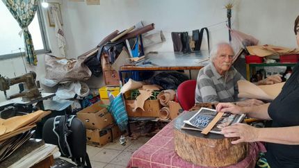 Alberto y María comparten la vida y la pasión por la artesanía. Son un ejemplo de vida. Alberto y María comparten la vida y la pasión por la artesanía. Son un ejemplo de vida.