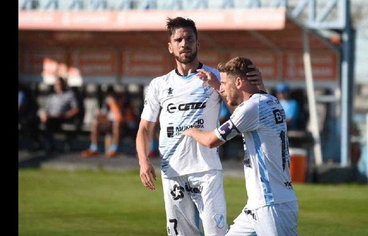 El futbolista tiene una oferta de Necaxa y no se presentó a entrenar.