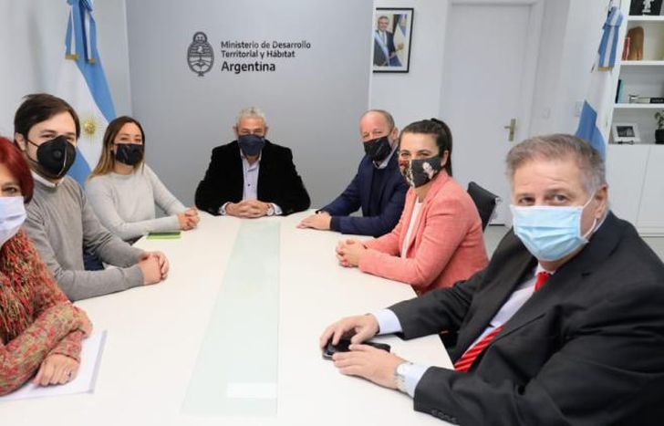 Autoridades se reunieron para firmar el convenio.