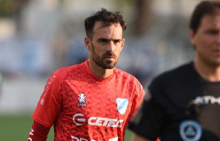 Matías Castro, uno de los puntos altos de la victoria que logró Temperley en Adrogué.