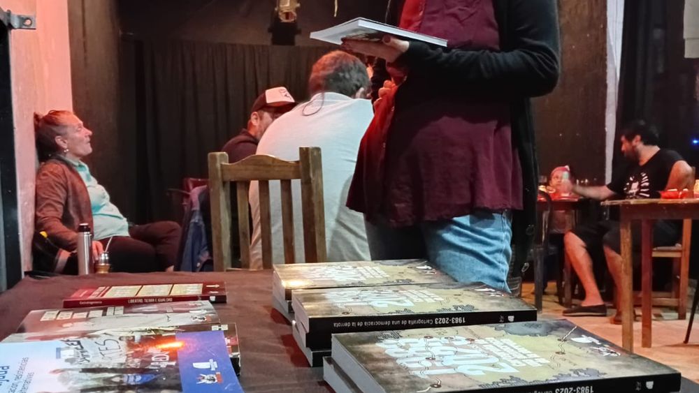 Llavallol: la Casa Carlos Fuentealba prepara su 1° Feria del Libro. Llavallol: la Casa Carlos Fuentealba prepara su 1° Feria del Libro.