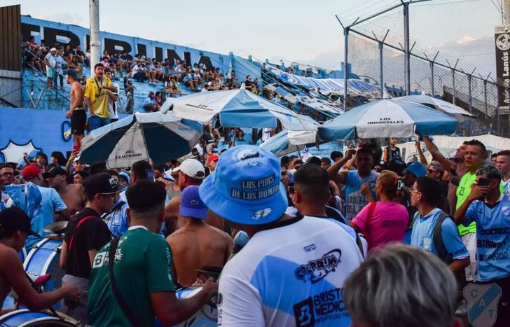 Los hinchas Temperley preparan un gran recibimiento para el sábado.