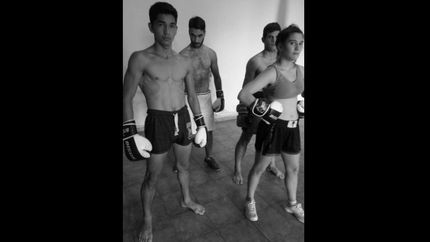 jovenes campeones de kick boxing