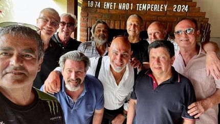 Los vecinos se reunieron para celebrar los 50 años de egresados.