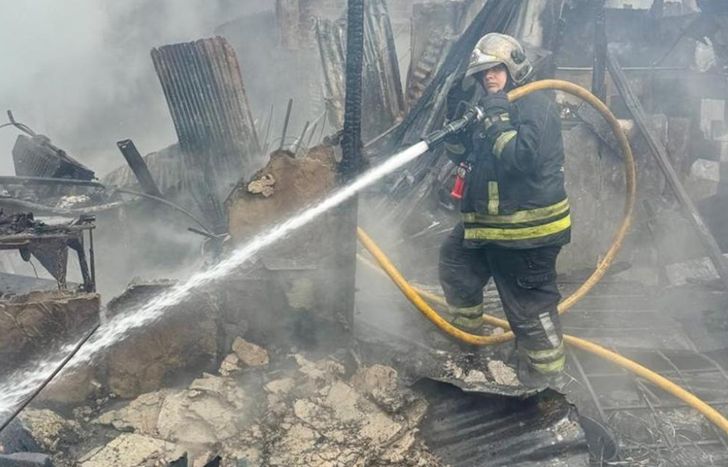Los Bomberos de Lomas trabajaron durante tres horas.