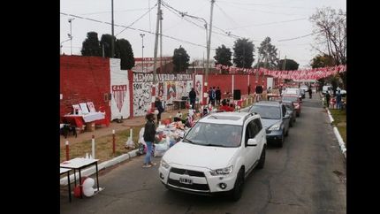 una enorme caravana solidaria reunio a la familia milrayitas por el dia de la ninez una enorme caravana solidaria reunio a la familia milrayitas por el dia de la ninez