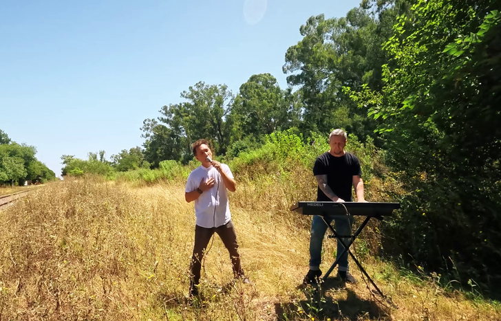 Dos vecinos de Lomas lanzaron un proyecto musical desde la Reserva Santa Catalina.