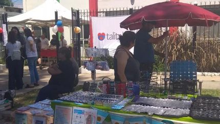 Todos los años organizan la feria en el frente del centro de salud de Llavallol.